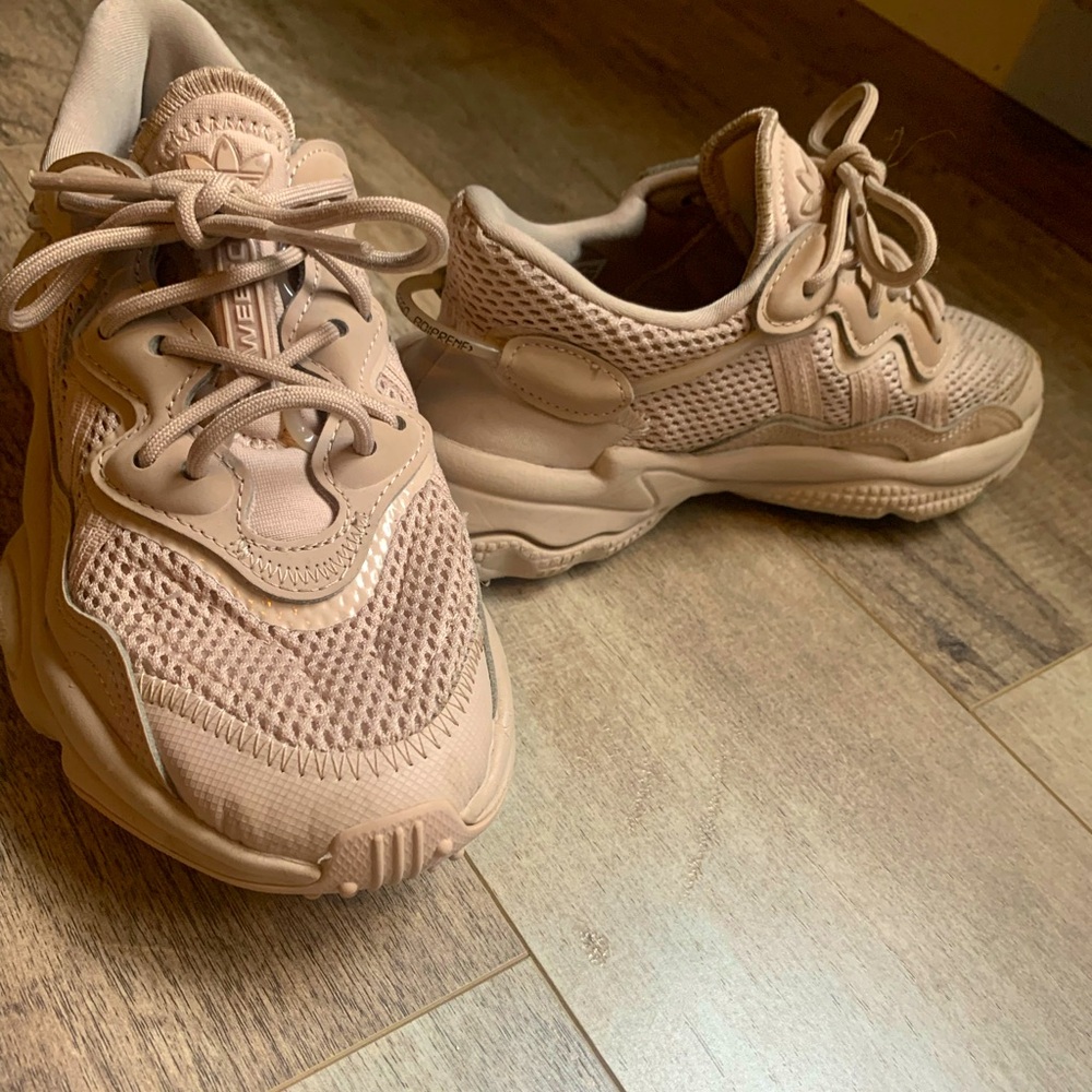 Kid’s Adidas Ozweego sneakers size 4.5 US pink pastel beige